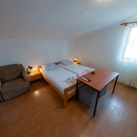 Apartment Ivanka Ap C Sa Grijanim Bazenom I Besplatnim Parkingom