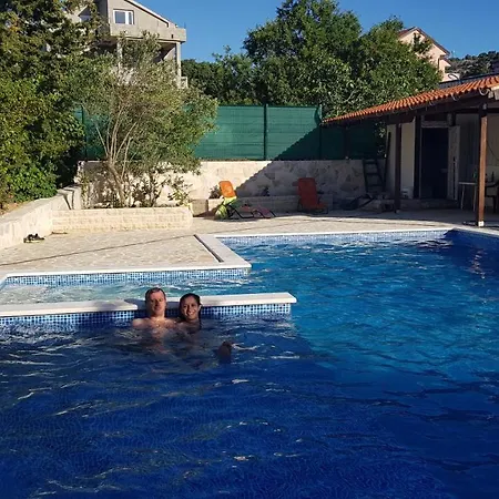 Ivanka Ap C Sa Grijanim Bazenom I Besplatnim Parkingom 穆泰尔岛