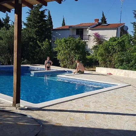 아파트 Ivanka Ap C Sa Grijanim Bazenom I Besplatnim Parkingom 무르테르