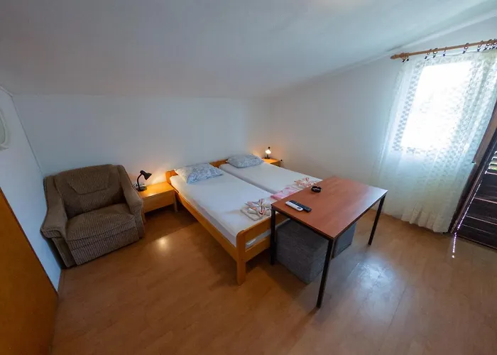 Apartment Ivanka Ap C Sa Grijanim Bazenom I Besplatnim Parkingom