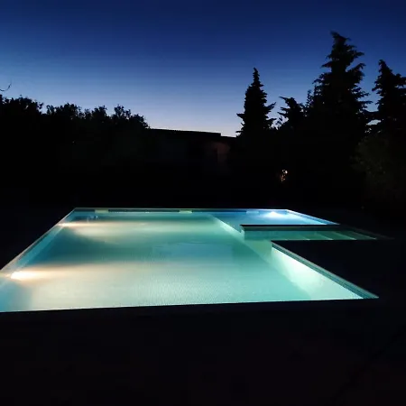 Ivanka Ap C Sa Grijanim Bazenom I Besplatnim Parkingom Apartament *