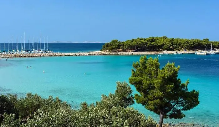 Ivanka Ap C Sa Grijanim Bazenom I Besplatnim Parkingom