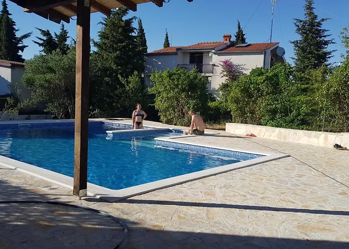 Apartman Ivanka Ap C Sa Grijanim Bazenom I Besplatnim Parkingom Murter